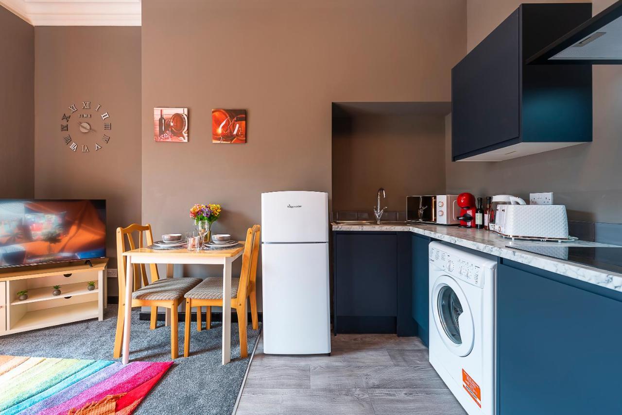 Art-Filled Bohemian 1 Bedroom Apt 2 Beds Colourful Praise Inn Apartment Kingston upon Hull Exterior foto